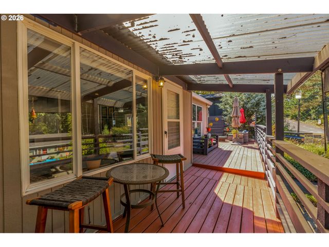 5238 Sw VACUNA St, Portland, OR 97219