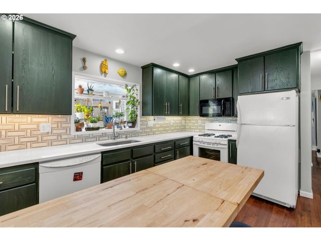 5238 Sw VACUNA St, Portland, OR 97219