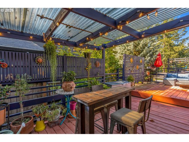 5238 Sw VACUNA St, Portland, OR 97219