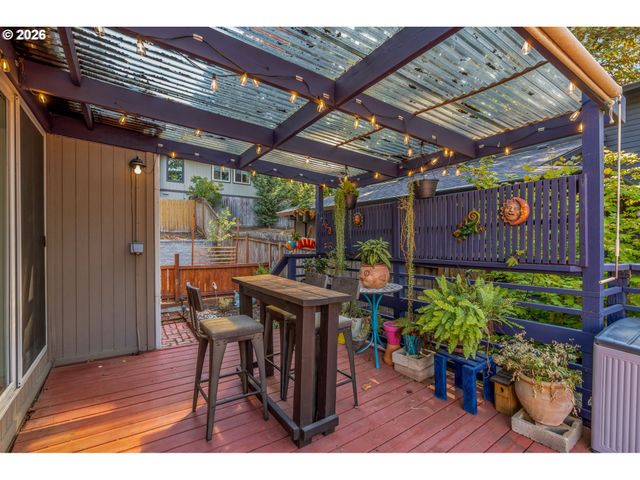 5238 Sw VACUNA St, Portland, OR 97219