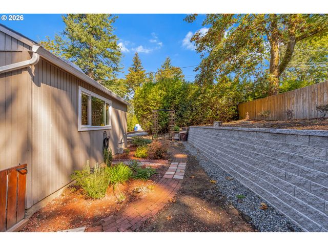 5238 Sw VACUNA St, Portland, OR 97219