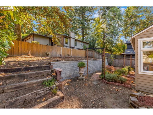 5238 Sw VACUNA St, Portland, OR 97219