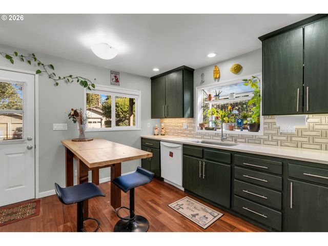 5238 Sw VACUNA St, Portland, OR 97219