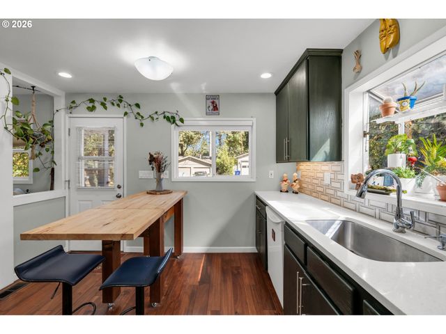 5238 Sw VACUNA St, Portland, OR 97219