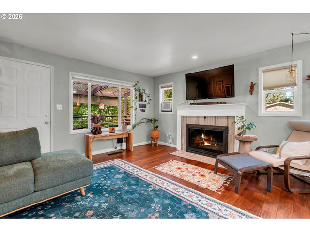 5238 Sw VACUNA St, Portland, OR 97219