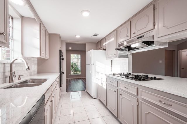 20650 S Hillcrest Drive, Porter, TX 77365