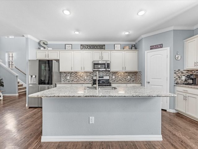 623 Orchid Hill Drive E, Conroe, TX 77301