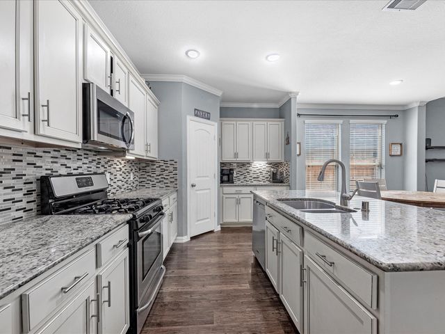 623 Orchid Hill Drive E, Conroe, TX 77301