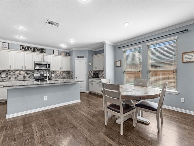 623 Orchid Hill Drive E, Conroe, TX 77301