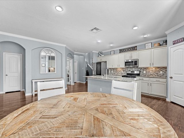 623 Orchid Hill Drive E, Conroe, TX 77301