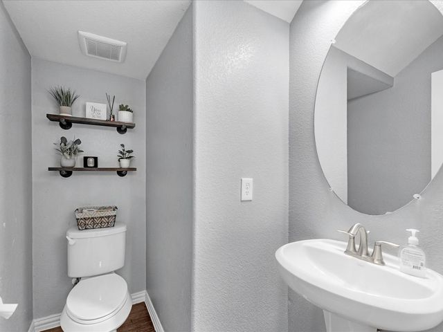 623 Orchid Hill Drive E, Conroe, TX 77301