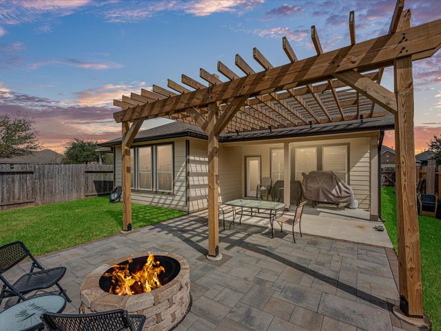 623 Orchid Hill Drive E, Conroe, TX 77301