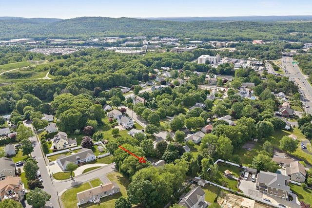 78 Blossom Rd, Braintree, MA 02184