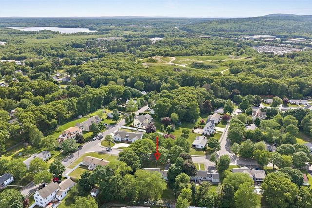 78 Blossom Rd, Braintree, MA 02184