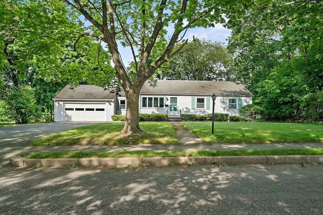 78 Blossom Rd, Braintree, MA 02184