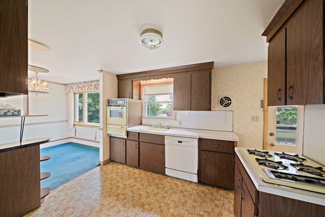 78 Blossom Rd, Braintree, MA 02184