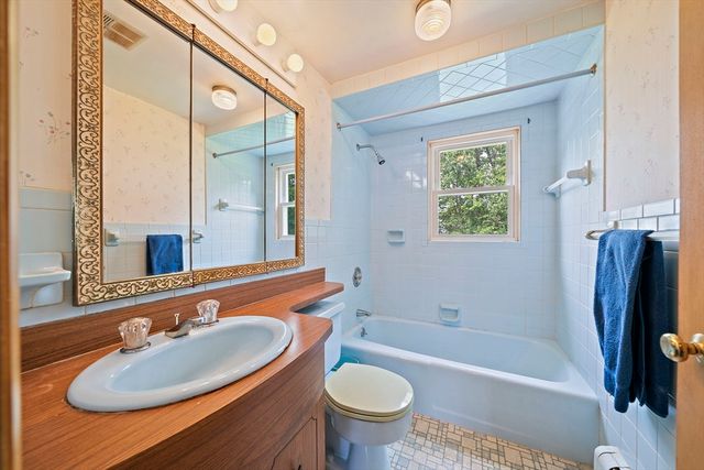 78 Blossom Rd, Braintree, MA 02184