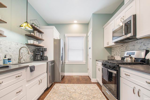 810 N Saint Louis Boulevard, South Bend, IN 46617