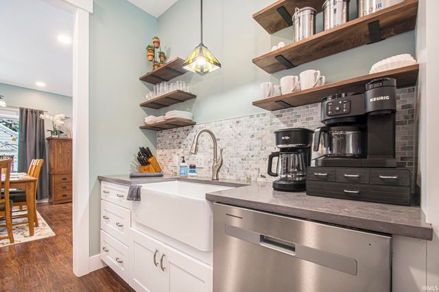 810 N Saint Louis Boulevard, South Bend, IN 46617