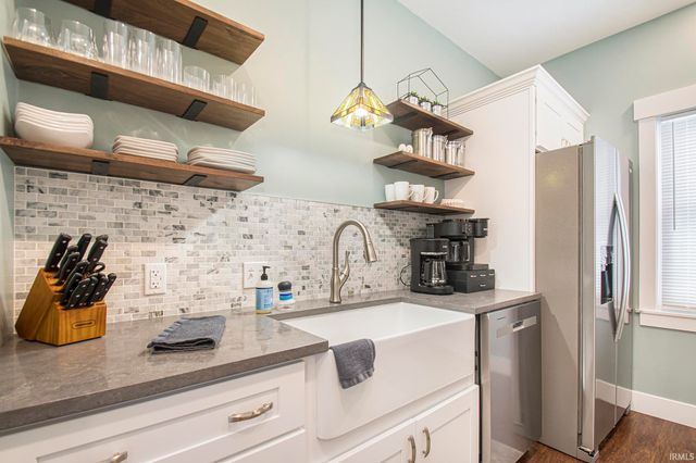 810 N Saint Louis Boulevard, South Bend, IN 46617