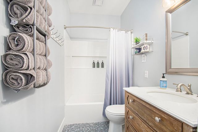 810 N Saint Louis Boulevard, South Bend, IN 46617