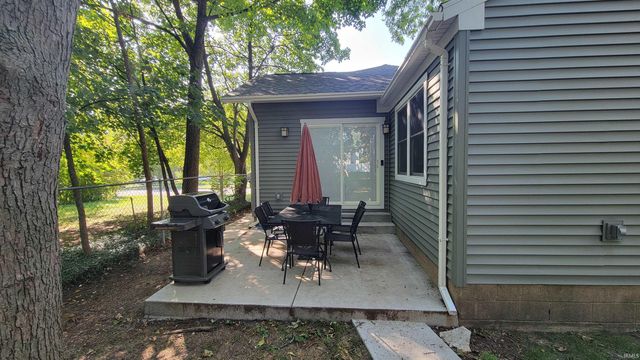 810 N Saint Louis Boulevard, South Bend, IN 46617