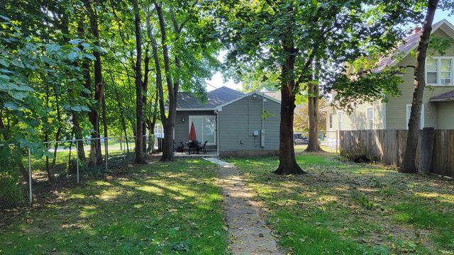 810 N Saint Louis Boulevard, South Bend, IN 46617