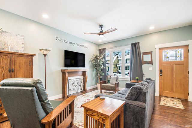 810 N Saint Louis Boulevard, South Bend, IN 46617