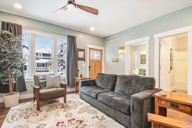 810 N Saint Louis Boulevard, South Bend, IN 46617