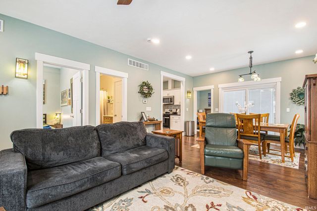 810 N Saint Louis Boulevard, South Bend, IN 46617