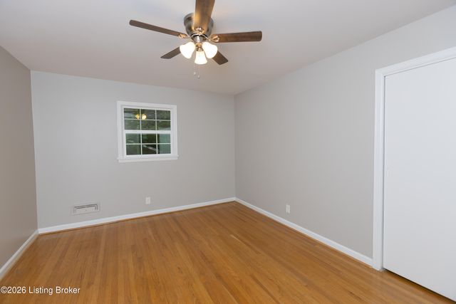 1105 Old Cannons Ln, Louisville, KY 40207