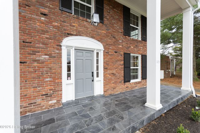 1105 Old Cannons Ln, Louisville, KY 40207