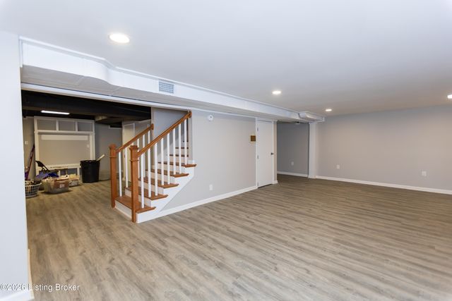 1105 Old Cannons Ln, Louisville, KY 40207