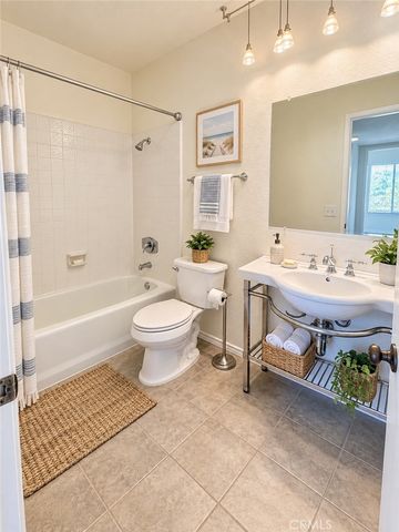 21372 Brookhurst 732, Huntington Beach, CA 92646