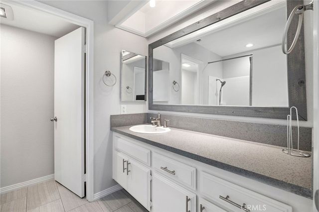 810 Baker 210, Costa Mesa, CA 92626