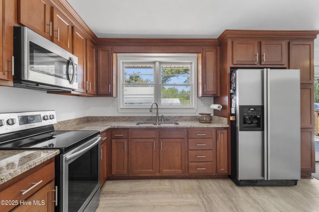624 Jabbertown Road, Southport, NC 28461