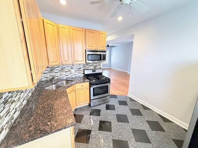 2326 N KOSTNER Avenue 2, Chicago, IL 60639