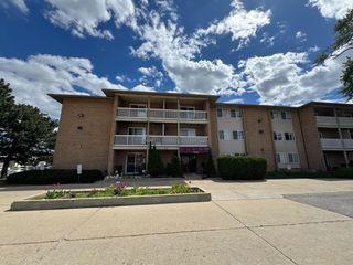920 Beau Drive 207, Des Plaines, IL 60016