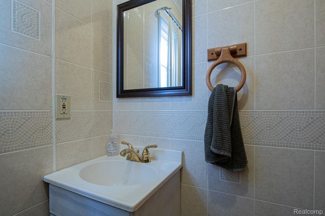 20656 Newman Drive, Brownstown Charter Township, MI 48183