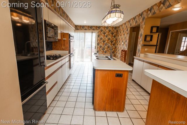 49355 Marquette Court, Shelby Charter Township, MI 48315