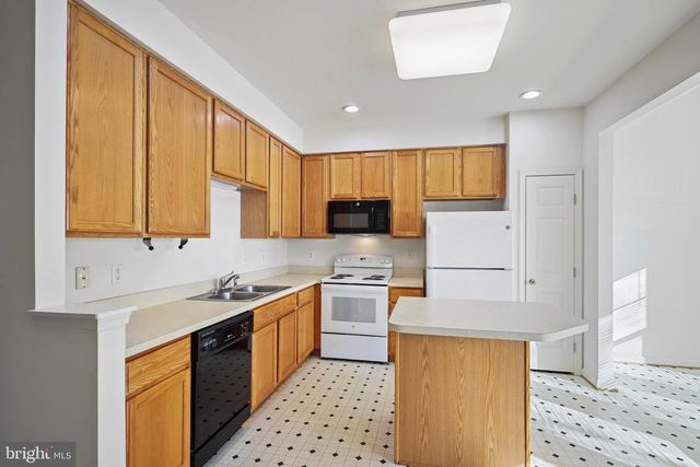 10104 SIR REYNARD LN, Bristow, VA 20136