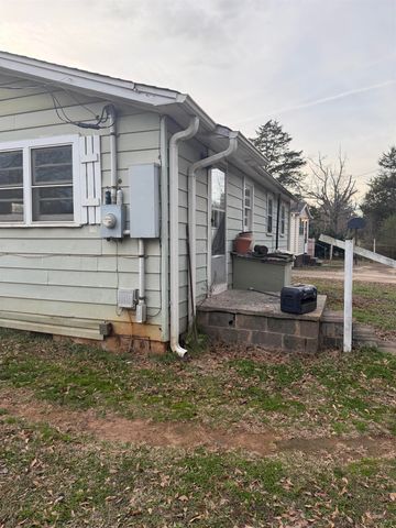 1304 Nazareth Rd, Spartanburg, SC 29301