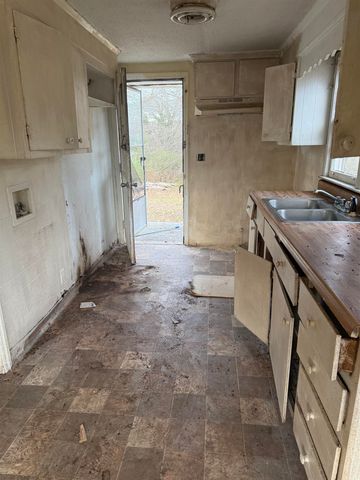 1304 Nazareth Rd, Spartanburg, SC 29301