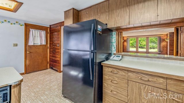 2216 S Carpenter Avenue, Kingsford, MI 49802