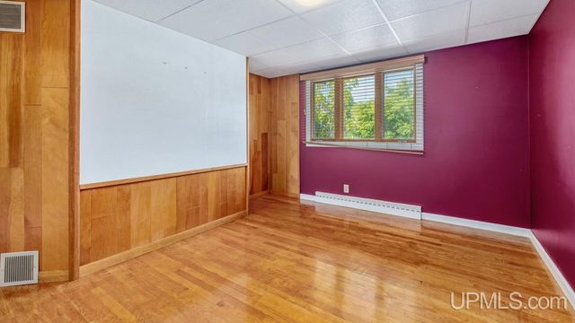 2216 S Carpenter Avenue, Kingsford, MI 49802