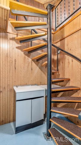 2216 S Carpenter Avenue, Kingsford, MI 49802