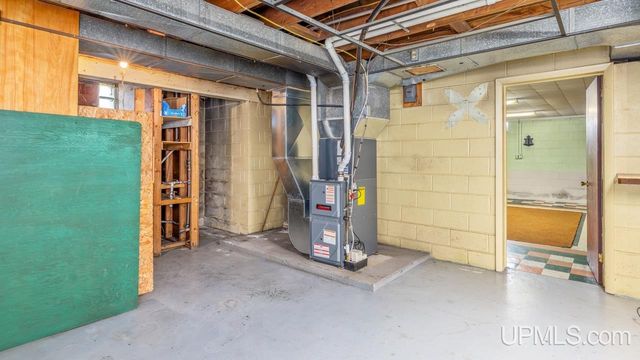 2216 S Carpenter Avenue, Kingsford, MI 49802