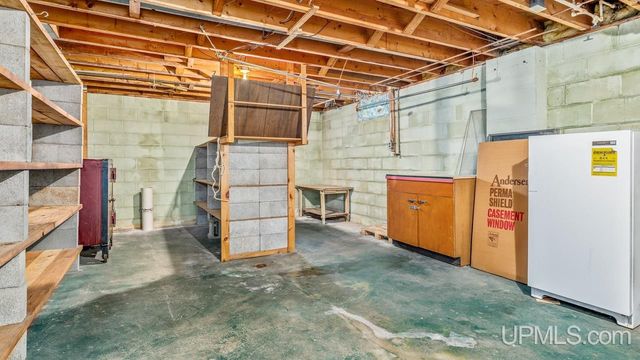 2216 S Carpenter Avenue, Kingsford, MI 49802