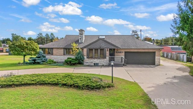 2216 S Carpenter Avenue, Kingsford, MI 49802