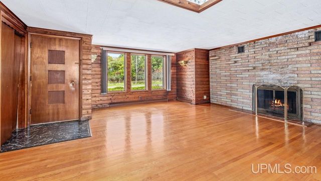 2216 S Carpenter Avenue, Kingsford, MI 49802